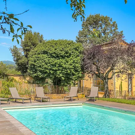 Holiday home Ancien Cuvage Renove En Beaujolais *