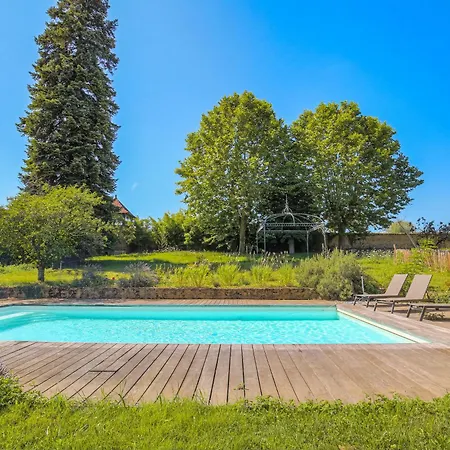 Holiday home Ancien Cuvage Renove En Beaujolais *