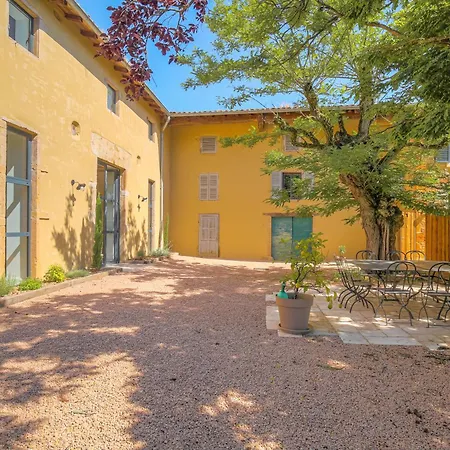 Holiday home Ancien Cuvage Renove En Beaujolais